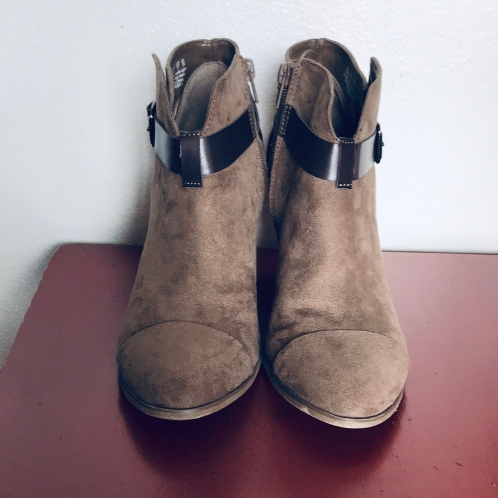 Carlos by Carlos Santana brown and tan ankle boots - Picture 2 of 8